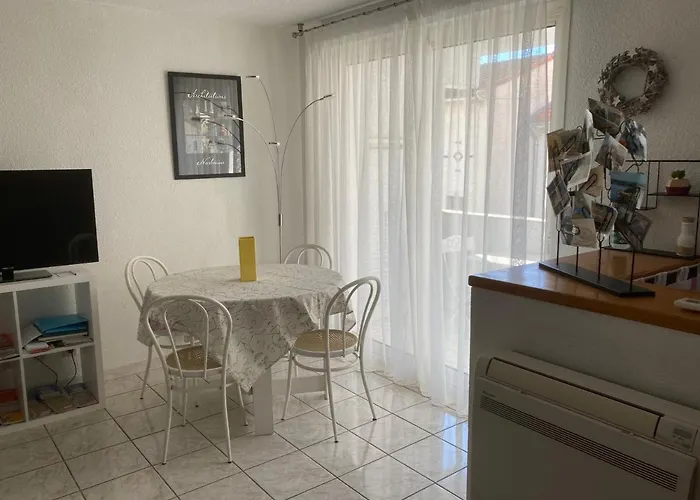 Proche Des Halles Apartment *